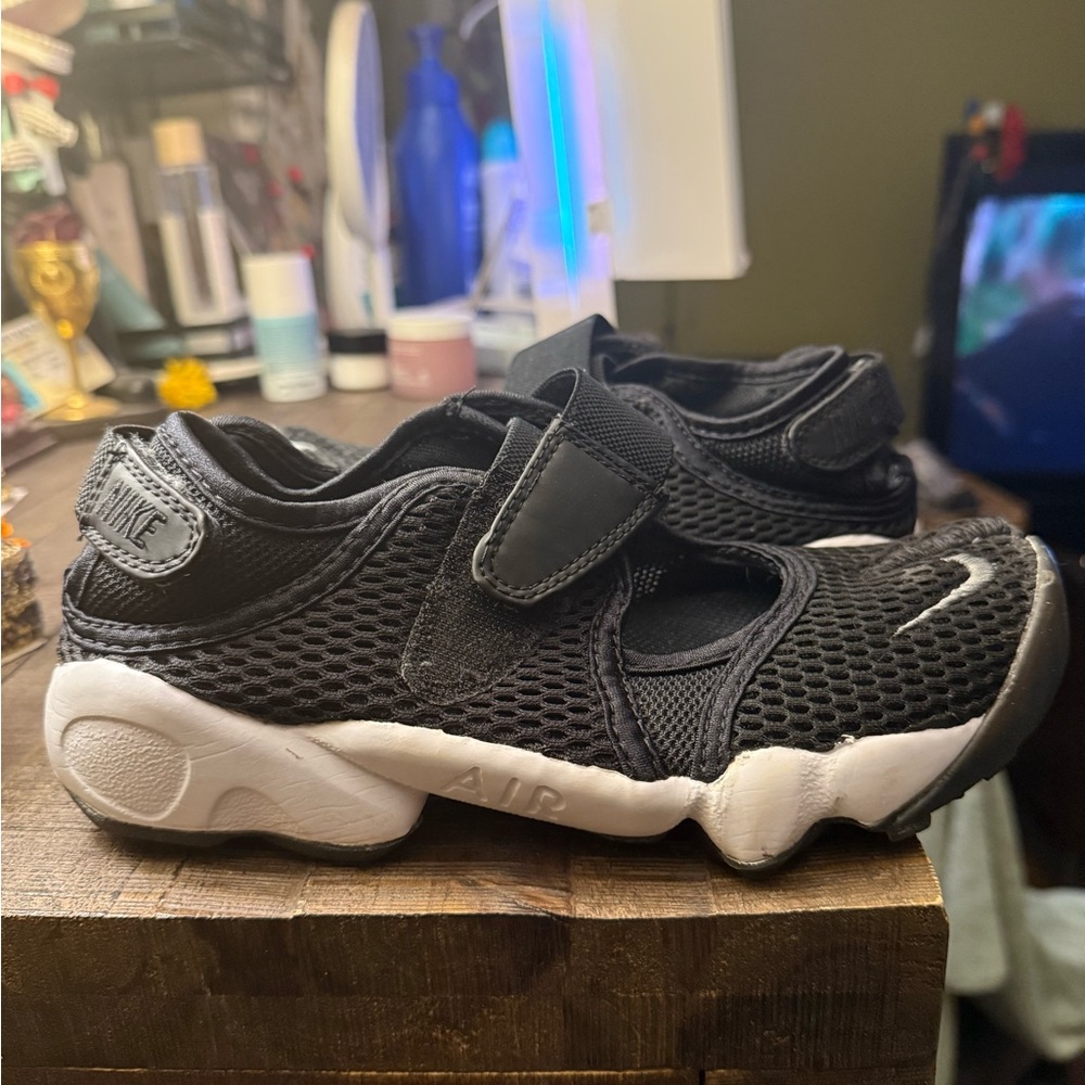 SOLD - Nike Rift - Black